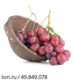 Fresh red grapes in wood bown isolated on white background. Стоковое фото, агентство Ingram Publishing / Фотобанк Лори