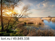 Calm river at the sunny autumn day. Стоковое фото, агентство Ingram Publishing / Фотобанк Лори