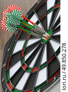 Closeup of dart board with darts. Стоковое фото, агентство Ingram Publishing / Фотобанк Лори