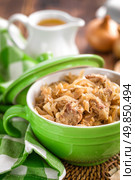 Braised cabbage with meat. Стоковое фото, агентство Ingram Publishing / Фотобанк Лори