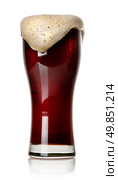 Froth on black beer in glass isolated on white. Стоковое фото, агентство Ingram Publishing / Фотобанк Лори