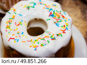 homemade Easter cake with icing and raisins. Стоковое фото, агентство Ingram Publishing / Фотобанк Лори