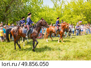 Russia, Samara, June 2016: Cossack girls on horseback during a demonstration performance at the Journey to the Past festival. Редакционное фото, фотограф Акиньшин Владимир / Фотобанк Лори