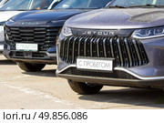 Russia, Samara. 23. 04 2025. Cars of the Chinese company Jetour are in the showroom for sale on a sunny summer day. Text in Russian: cars, used. Редакционное фото, фотограф Акиньшин Владимир / Фотобанк Лори