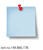 Blank blue office note or sticky paper with a red thumb tack on a white background as a symbol of a business memo or an  important reminder not to forget a message or instruction as a symbol of communication. Стоковое фото, агентство Ingram Publishing / Фотобанк Лори