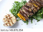 shashlik with potherbs on the plate. Стоковое фото, агентство Ingram Publishing / Фотобанк Лори