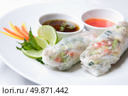 chinese rolls with vegetables on the plate. Стоковое фото, агентство Ingram Publishing / Фотобанк Лори