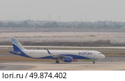 Low cost airline of IndiGo taxiing. Редакционное видео, видеограф Игорь Жоров / Фотобанк Лори