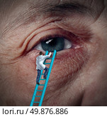Medical Eye Care concept with an ophthalmologist or optometrist climbing a ladder to givie a diagnosis on an aging elderly patient that may have vision problems due to cataracts or other ocular diseases. Стоковое фото, агентство Ingram Publishing / Фотобанк Лори