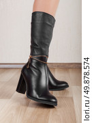 Beautiful patent leather boots with slender legs. Стоковое фото, агентство Ingram Publishing / Фотобанк Лори