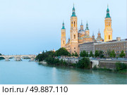Our Lady of the Pillar Basilica with Ebro River at dusk Zaragoza, Spain. Стоковое фото, агентство Ingram Publishing / Фотобанк Лори
