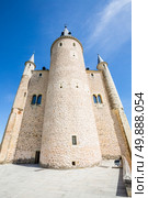 The Alcazar of Segovia is a stone fortification, located in the old city of Segovia, Spain. Стоковое фото, агентство Ingram Publishing / Фотобанк Лори