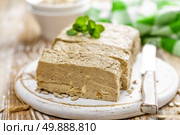 halva. Стоковое фото, агентство Ingram Publishing / Фотобанк Лори