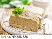halva. Стоковое фото, агентство Ingram Publishing / Фотобанк Лори
