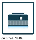 Icon of photo camera 50 mm lens. Shadow reflection design. Vector illustration. Стоковая иллюстрация, агентство Ingram Publishing / Фотобанк Лори