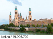 Our Lady of the Pillar Basilica with Ebro River at dusk Zaragoza, Spain. Стоковое фото, агентство Ingram Publishing / Фотобанк Лори