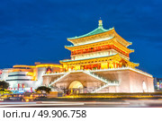 Xian bell tower (chonglou) in Xian ancient city of China at dusk. Стоковое фото, агентство Ingram Publishing / Фотобанк Лори