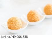 Chinese dim sum Fried sesame balls stuff with custard lava - Chinese groumet cuisine. Стоковое фото, агентство Ingram Publishing / Фотобанк Лори