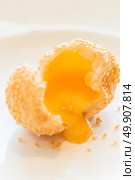 Chinese dim sum Fried sesame balls stuff with custard lava - Chinese groumet cuisine. Стоковое фото, агентство Ingram Publishing / Фотобанк Лори