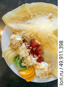 Exotic Fruit crape with ice cream. Стоковое фото, агентство Ingram Publishing / Фотобанк Лори