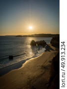 A view of a Praia da Rocha in Portimao during sunset, Algarve region, Portugal. Стоковое фото, агентство Ingram Publishing / Фотобанк Лори
