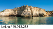 Natural rocks at Prainha in Algarve Portugal. Стоковое фото, агентство Ingram Publishing / Фотобанк Лори