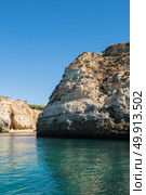 Natural rocks at Prainha in Algarve Portugal. Стоковое фото, агентство Ingram Publishing / Фотобанк Лори
