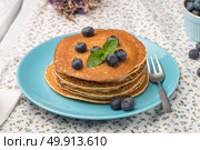 Delicious golden pancakes with fresh blackberries. Стоковое фото, агентство Ingram Publishing / Фотобанк Лори