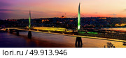 Metro station on Golden Horn bridge in Istanbul at dusk, Turkey. Стоковое фото, агентство Ingram Publishing / Фотобанк Лори