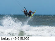 Kiteboarder enjoy surfing on a sunny day. Стоковое фото, агентство Ingram Publishing / Фотобанк Лори