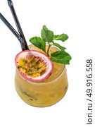 Passionfruit Mocktail with green mint. Стоковое фото, агентство Ingram Publishing / Фотобанк Лори