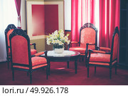 Luxury sofas in the hotel’s guest lounge with night lighting. Стоковое фото, агентство Ingram Publishing / Фотобанк Лори