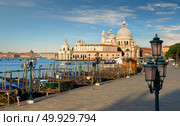 Venice with gondolas on Grand Canal against San Giorgio Maggiore church in Venice, Italy. Стоковое фото, агентство Ingram Publishing / Фотобанк Лори