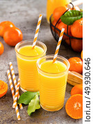 Mandarin orange juice. Refreshing summer drink. Fruit refreshment beverage. Стоковое фото, агентство Ingram Publishing / Фотобанк Лори