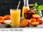 Mandarin orange juice. Refreshing summer drink. Fruit refreshment beverage. Стоковое фото, агентство Ingram Publishing / Фотобанк Лори