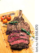 Rosted and grilled Beef Rib Steak, american groumet cuisine. Стоковое фото, агентство Ingram Publishing / Фотобанк Лори