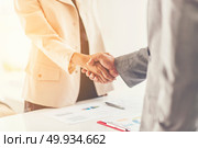 Two confident business man shaking hands during a meeting in the office, success, dealing, greeting and partner concept. Стоковое фото, агентство Ingram Publishing / Фотобанк Лори