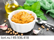 Hummus. Fresh homemade hummus with paprika, sesame, salt, garlic, tahini, lemon juice and olive oil. Chickpea hummus in bowl. Стоковое фото, агентство Ingram Publishing / Фотобанк Лори