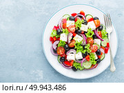 Greek salad of fresh cucumber, tomato, sweet pepper, lettuce, red onion, feta cheese and olives with olive oil. Стоковое фото, агентство Ingram Publishing / Фотобанк Лори