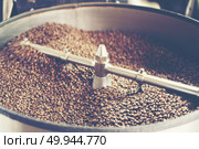 Freshly roasted aromatic coffee beans in a modern coffee roasting machine, vintage filter image. Стоковое фото, агентство Ingram Publishing / Фотобанк Лори