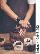 Vintage coffee grinder and beans on wooden background. Стоковое фото, агентство Ingram Publishing / Фотобанк Лори