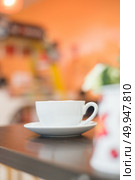 Cup of cappuccino at coffee shop background. . Стоковое фото, агентство Ingram Publishing / Фотобанк Лори
