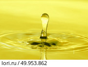 water drop super splash macro close up. Стоковое фото, агентство Ingram Publishing / Фотобанк Лори