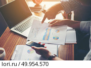 Financial,accounting,investment advisor consulting with her team at office.. Financial,accounting,investment advisor consulting with her team. Стоковое фото, агентство Ingram Publishing / Фотобанк Лори