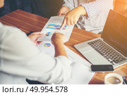 Financial,accounting,investment advisor consulting with her team at office.. Financial,accounting,investment advisor consulting with her team. Стоковое фото, агентство Ingram Publishing / Фотобанк Лори