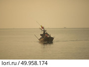 Thailand November 25 2015,fisherman and boat driver between going out to Thailand gulf for fishing in Leam-Singha ,Chantaburi town Thailand. Редакционное фото, агентство Ingram Publishing / Фотобанк Лори