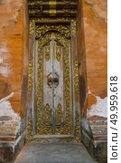 traditional temple door in ubud bali indonesia. Стоковое фото, агентство Ingram Publishing / Фотобанк Лори