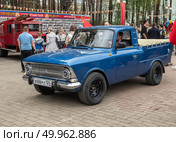 Автомобиль Москвич иж 2717 на выставке ретро автотехники в городе Железногорске Красноярский Край. Редакционное фото, фотограф Анатолий Володин / Фотобанк Лори