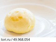 Chinese dim sum yolk lava Bun - Steamed Chinese groumet cuisine. Стоковое фото, агентство Ingram Publishing / Фотобанк Лори
