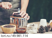 Smell of freshly grinded coffee. Стоковое фото, агентство Ingram Publishing / Фотобанк Лори